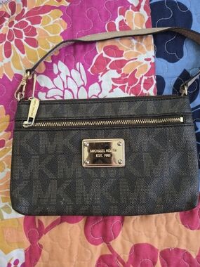 Michael Kors Brown Logo Wristlet - Brown/Gold